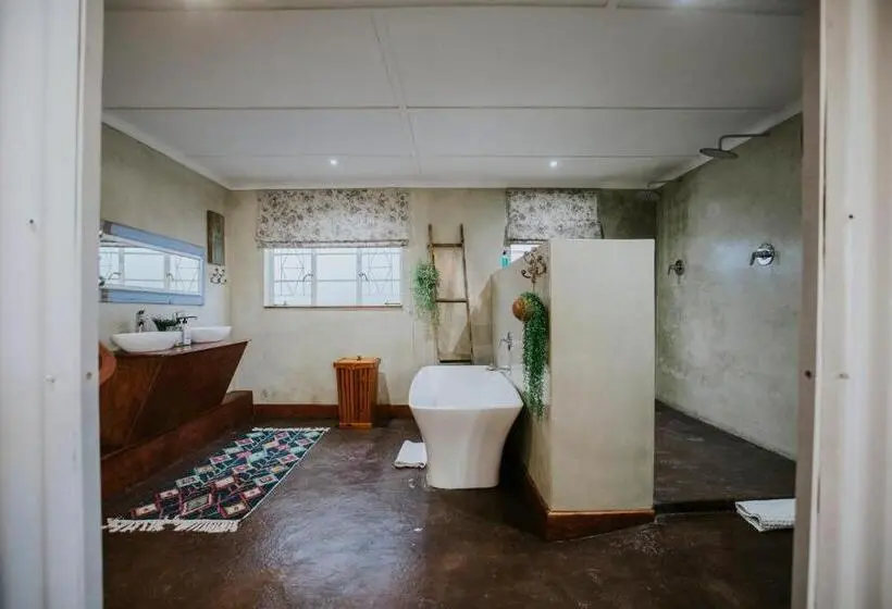 スーペリアファミリールーム, Three Birds Country House