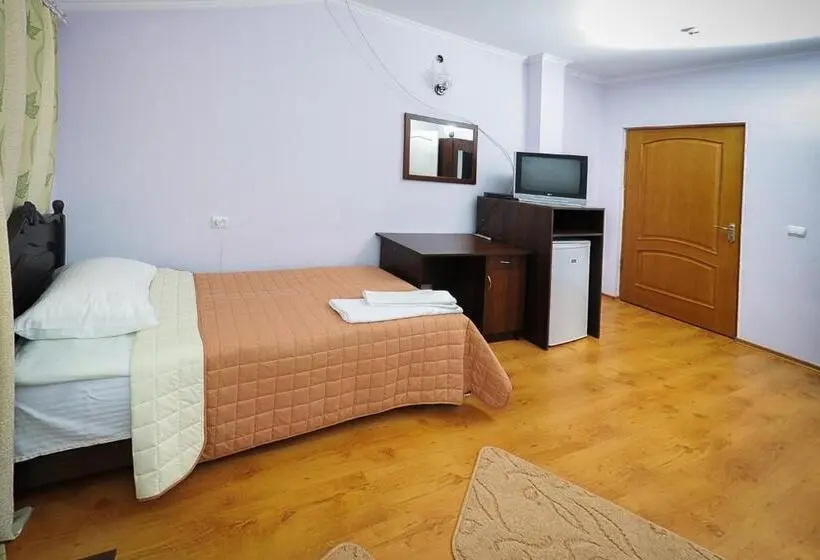 ベーシックトリプルルーム, Shklo Motel