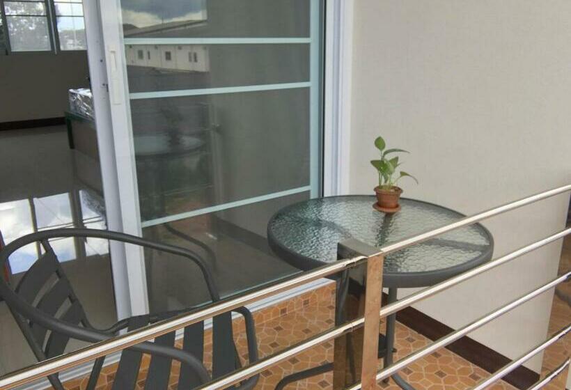 غرفة قياسية مزوَّدة بشُرفة, The Wisdom Residence