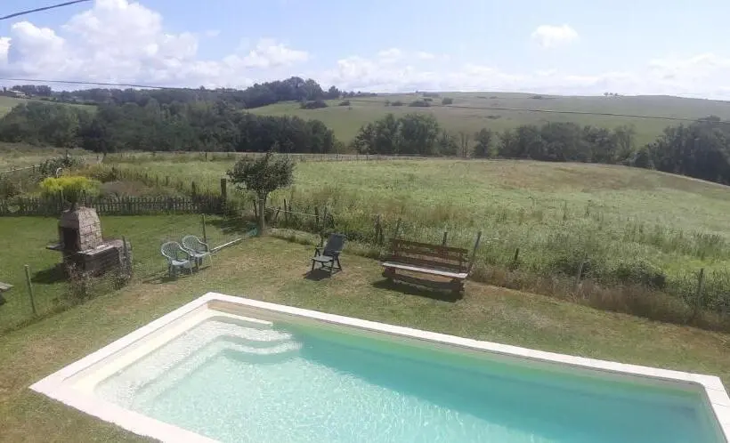 プールの見えるスタンダードトリプルルーム, La Ferme Du Bouton D Or