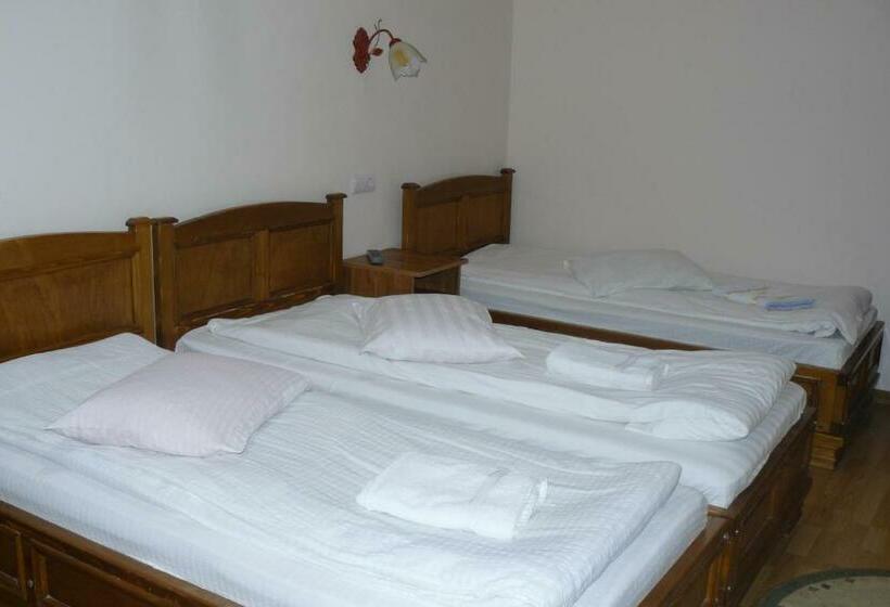 스탠다드 트리플 룸, Adial