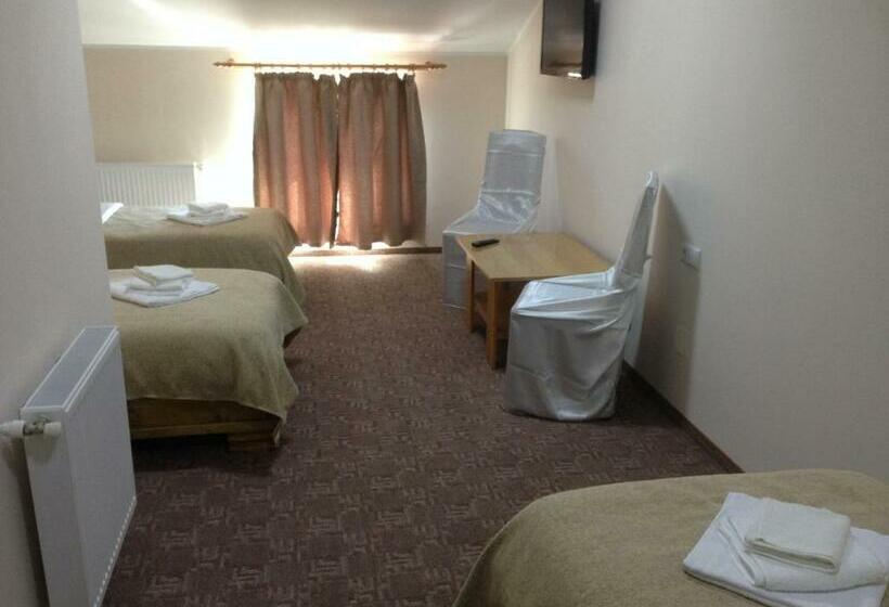 Трехместный Номер Superior, Adial