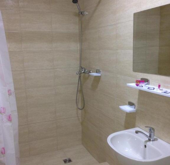 Трехместный Номер Superior, Adial