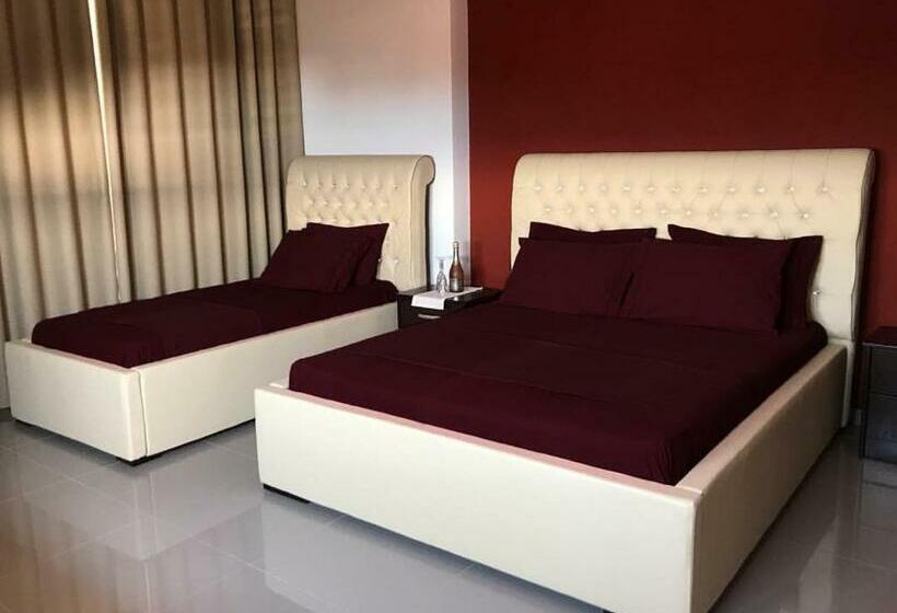 חדר משפחתי נוף לים, Albsin