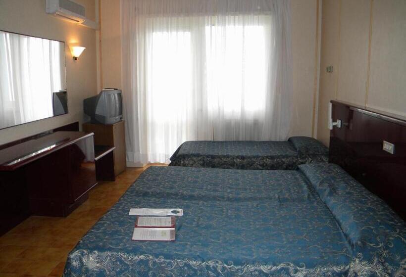 اتاق استاندارد سه نفره, Grand Hotel Dei Cesari Dependance