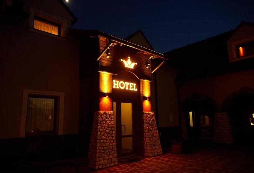 חדר משפחתי, Korona