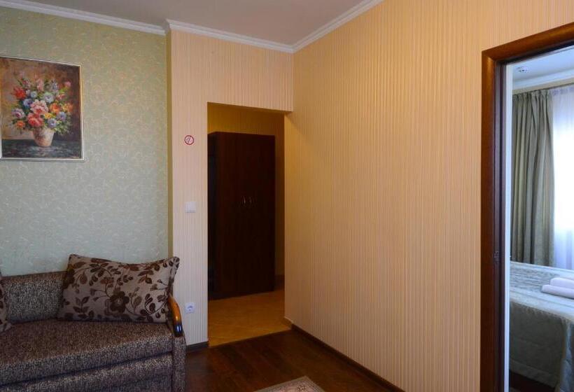 מיטת קינג בסוויטה, Korona