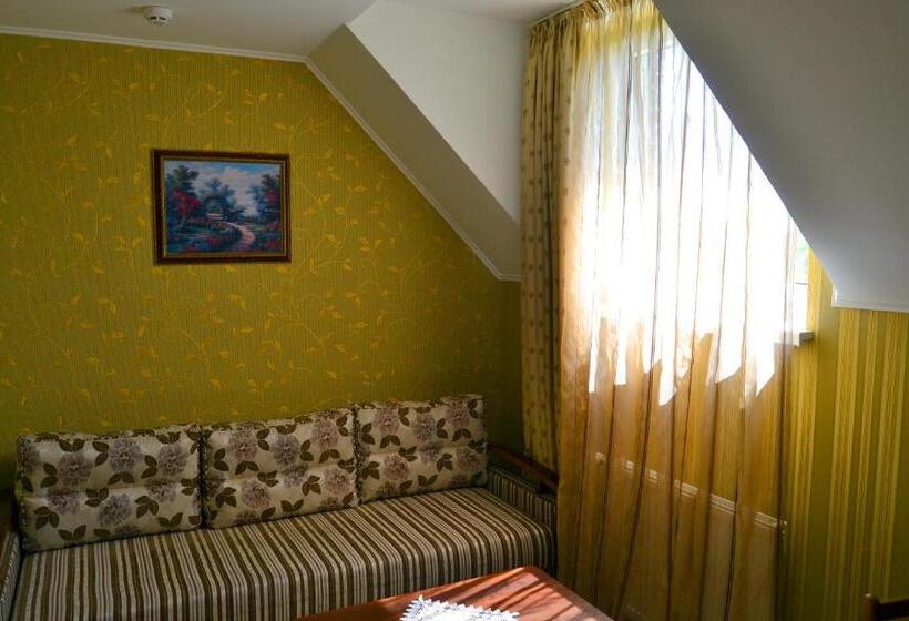 מיטת קינג בסוויטה, Korona