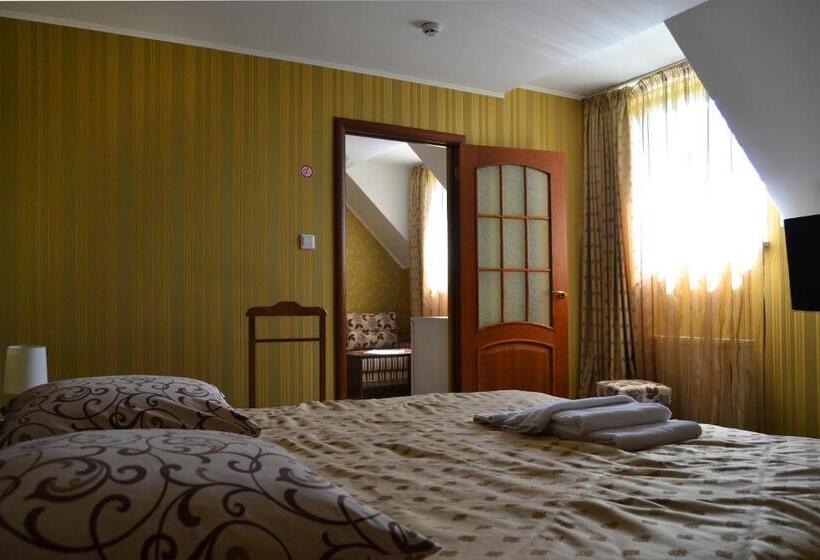 מיטת קינג בסוויטה, Korona