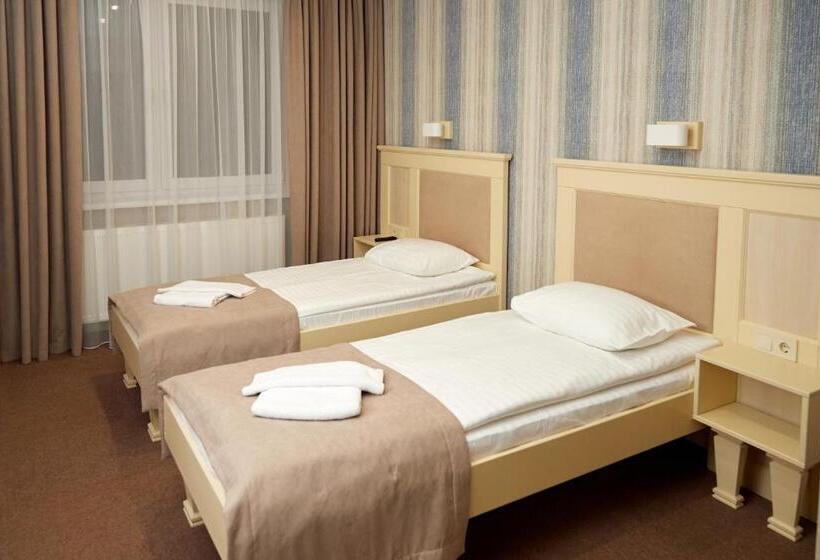 חדר סופריור לשלושה, Korona