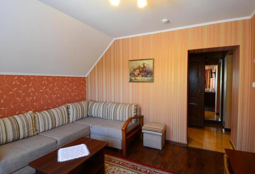 מיטת קינג בסוויטה, Korona