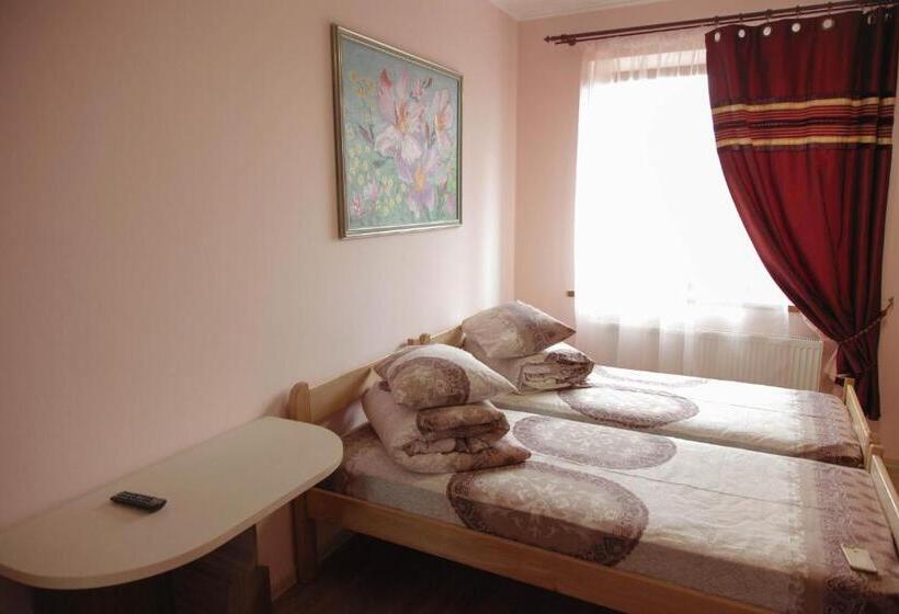 חדר משפחתי, Alekselena