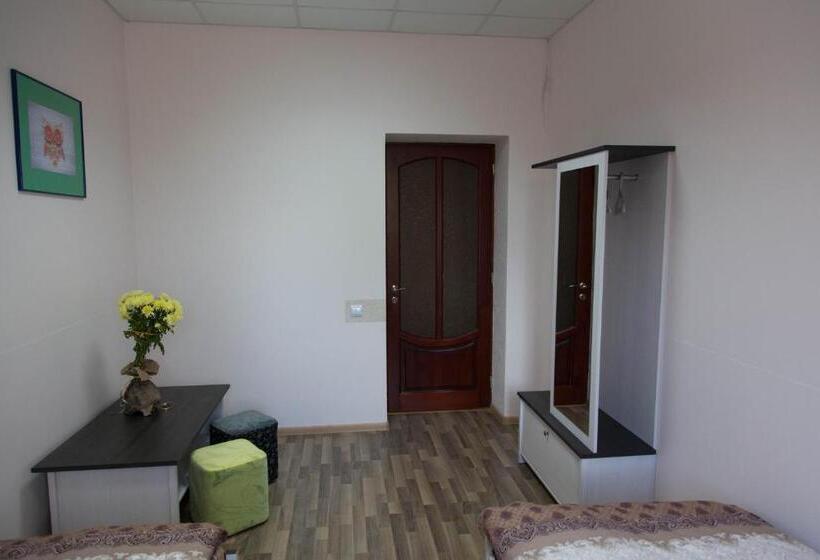 חדר סטנדרט, Alekselena