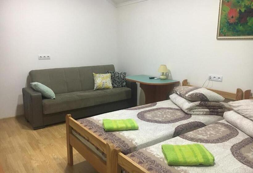 חדר סופריור, Alekselena