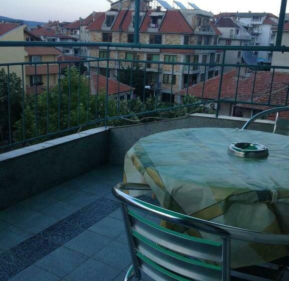 חדר סטנדרט עם מרפסת, Central Guesthouse