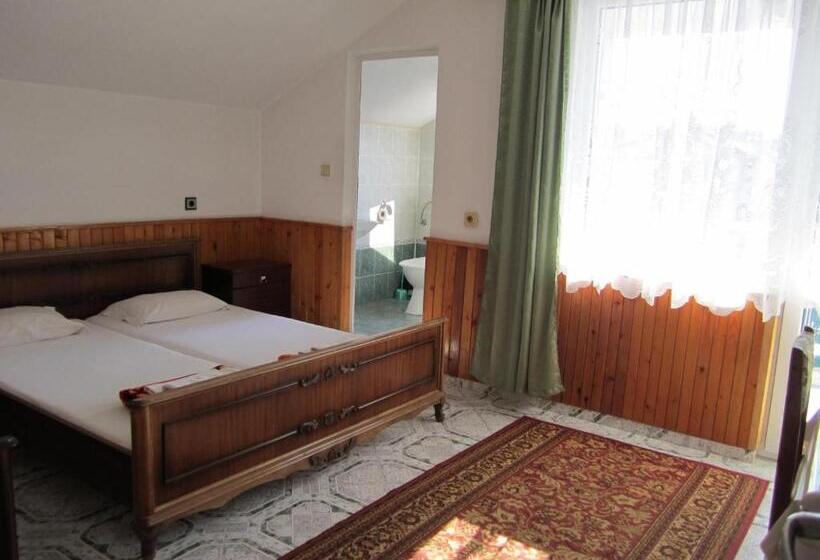 חדר סטנדרט לשלושה, Central Guesthouse