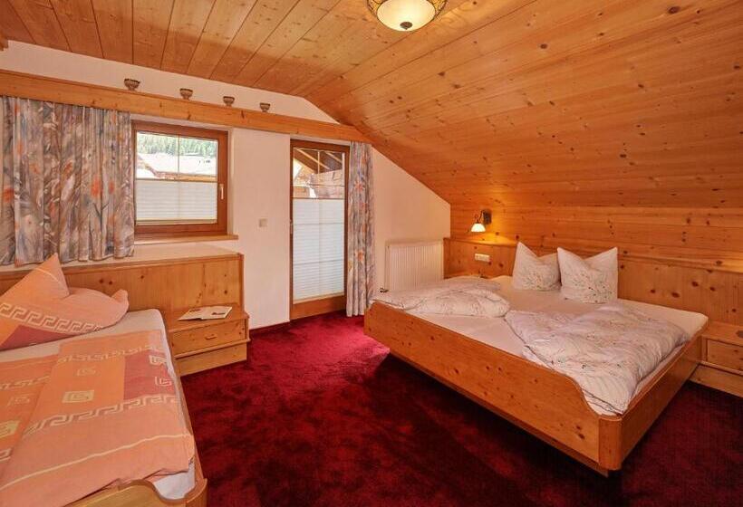 Трехместный Номер Стандарт с Балконом, Haus Erbhof