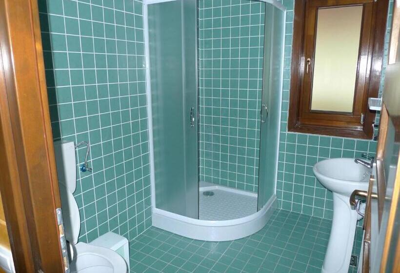 标准间带阳台, Pensiunea Mihaiu Sasului