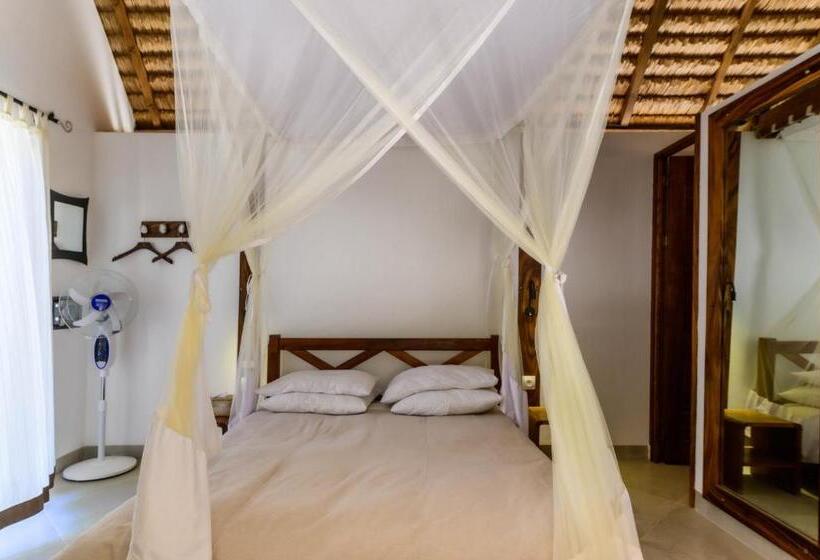 بانگلوی استاندارد, Auberge De La Table