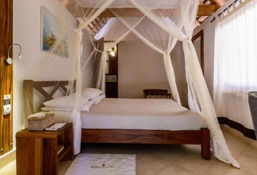 بانگلوی استاندارد, Auberge De La Table