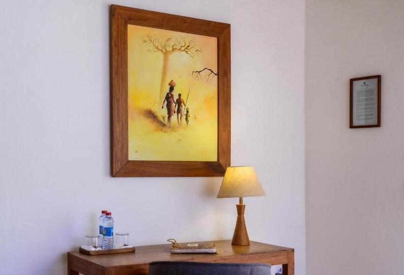 بانگلوی سوپریور, Auberge De La Table