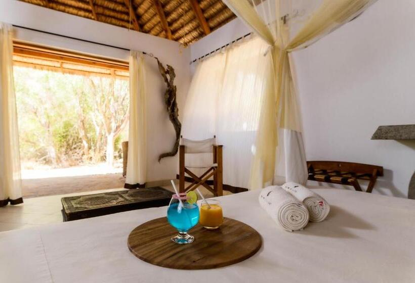 بانگلوی سوپریور, Auberge De La Table