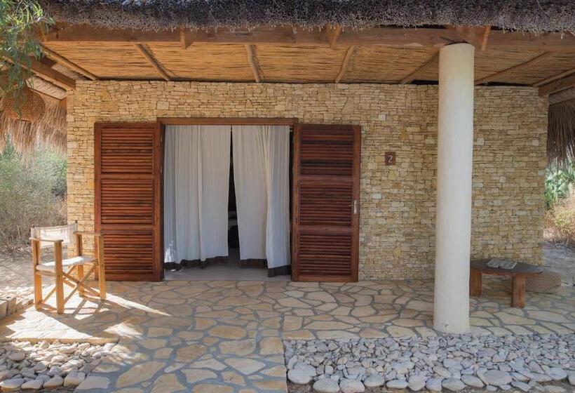 بانگلوی سوپریور, Auberge De La Table