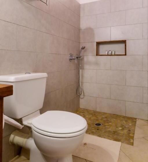 بانگلوی استاندارد, Auberge De La Table