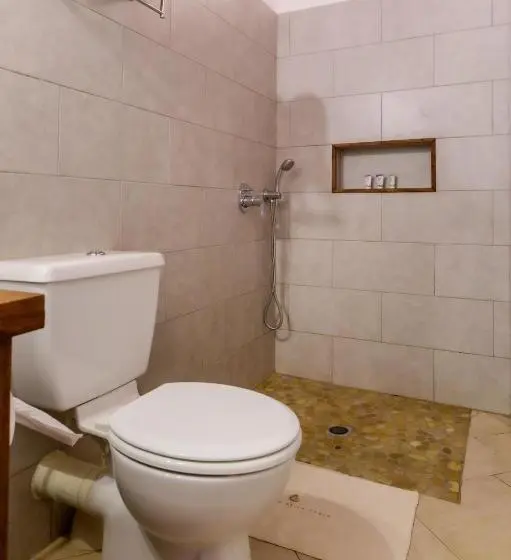 بانگلوی استاندارد, Auberge De La Table