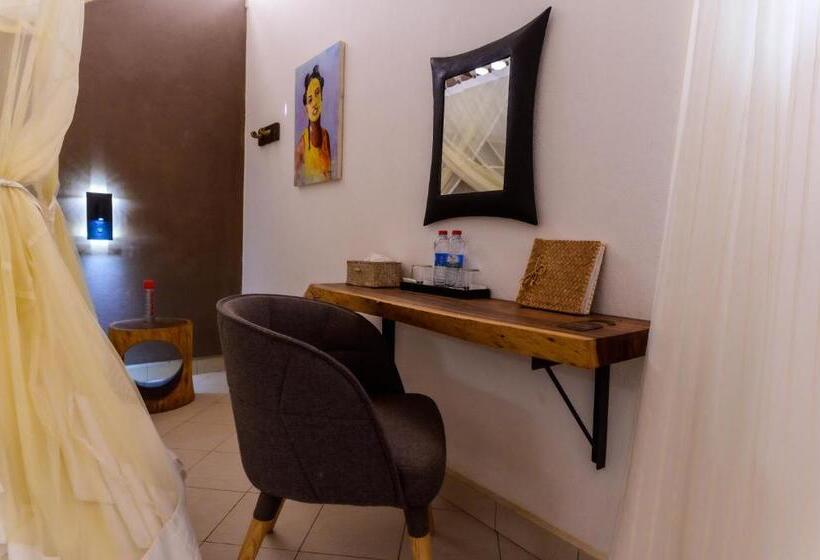 بانگلوی سوپریور, Auberge De La Table