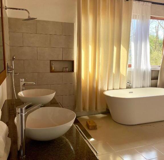 بنگله خانوادگی, Auberge De La Table