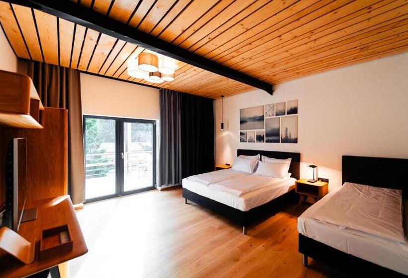 디럭스 트리플 룸, Complexul Turistic Cheile Butii