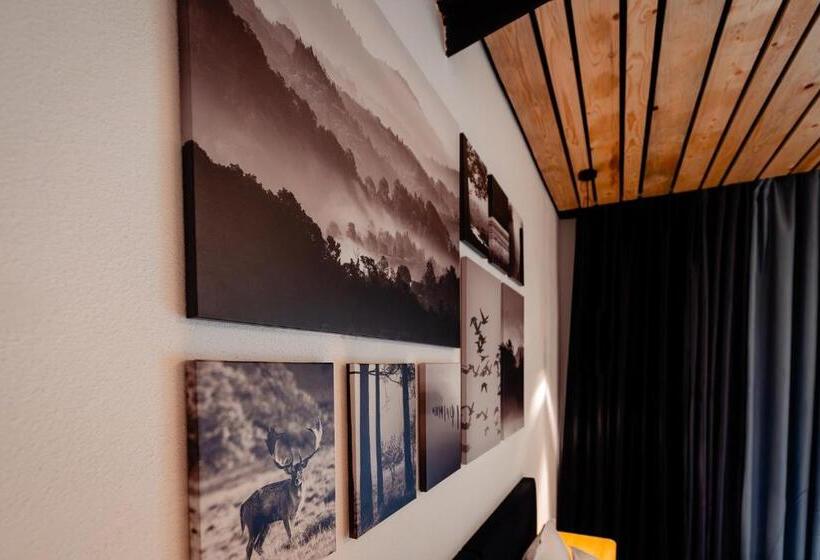 디럭스 트리플 룸, Complexul Turistic Cheile Butii