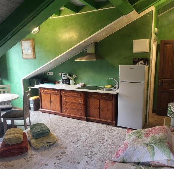 スタンダードスタジオ, Pension Alfoz De Rondiella