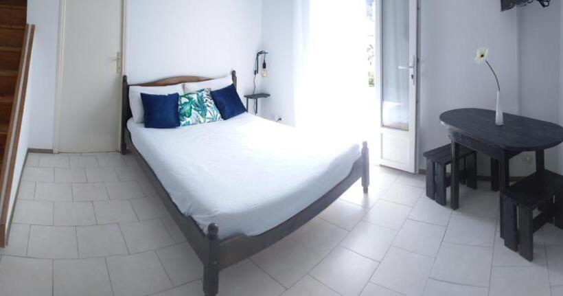 غرفة قياسية ثلاثية, Les Chambres De Colema