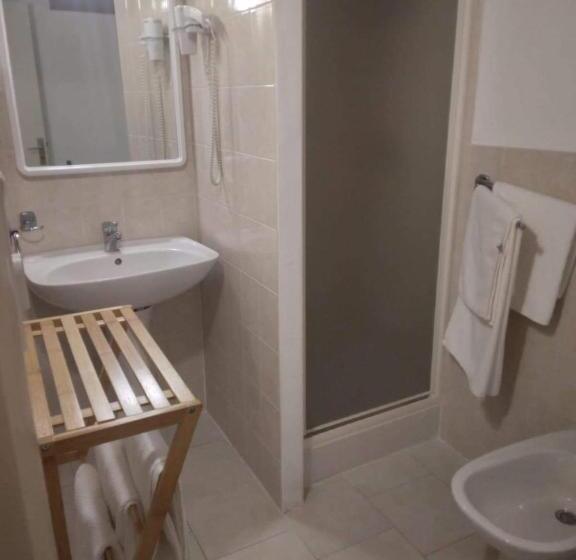 غرفة قياسية ثلاثية, Les Chambres De Colema