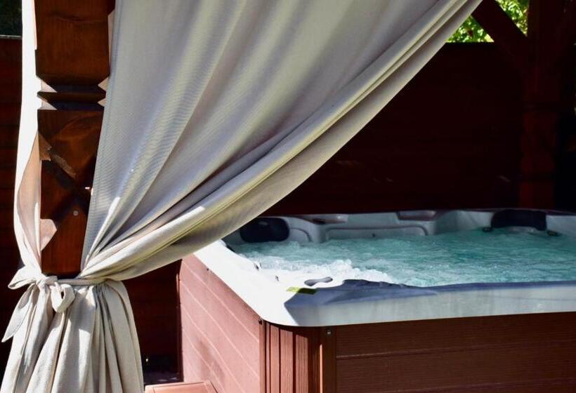 キングサイズベッドのスタンダードルーム, Lotus