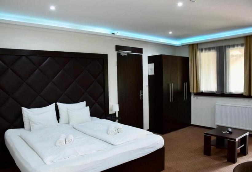 סוויטה עם מרפסת, Lotus