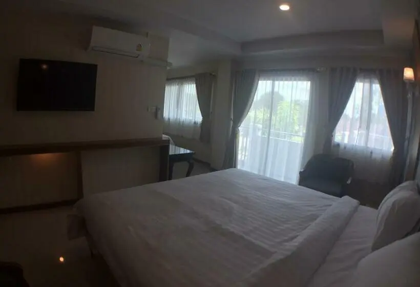 Superior Kolmen Hengen Huone, Nantawan