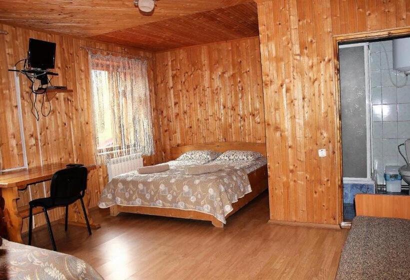 Aile Odası, три брати