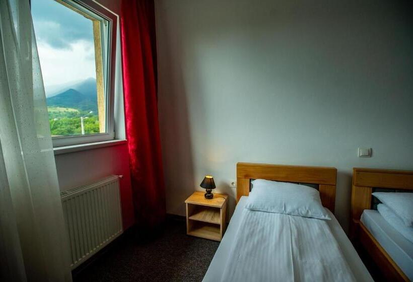 Трехместный Номер Классика, Pensiune Perla