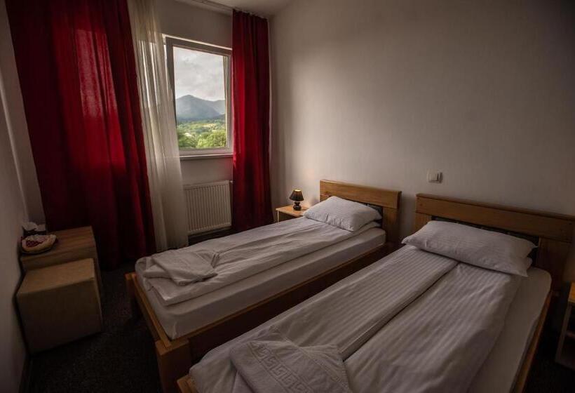 Трехместный Номер Классика, Pensiune Perla