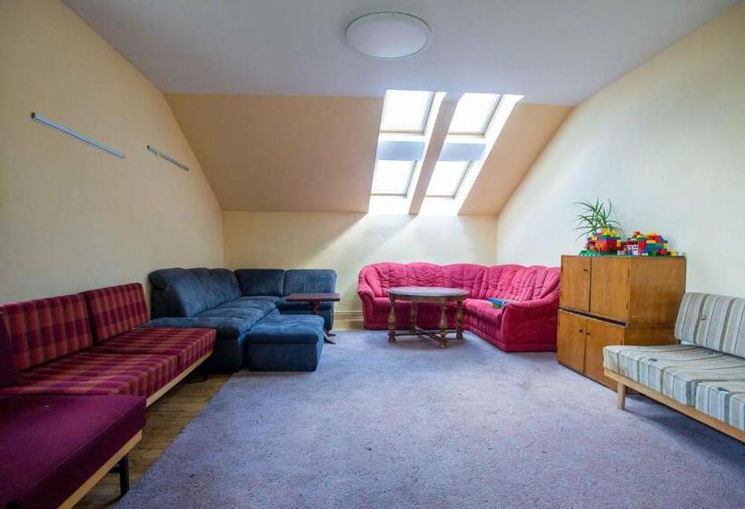 חדר משפחתי, Jugendzentrum Seligstadt