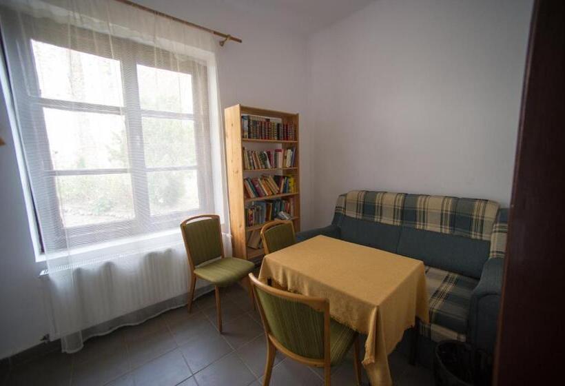 חדר משפחתי, Jugendzentrum Seligstadt