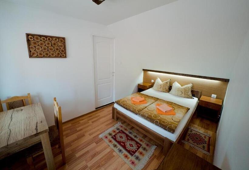 Номер Стандарт, Nagy Homoród étterem és Panzió