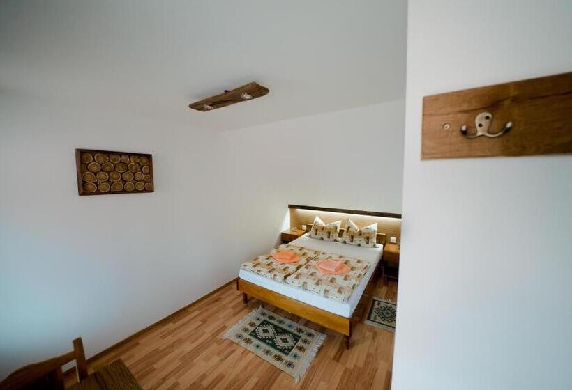 Номер Стандарт, Nagy Homoród étterem és Panzió