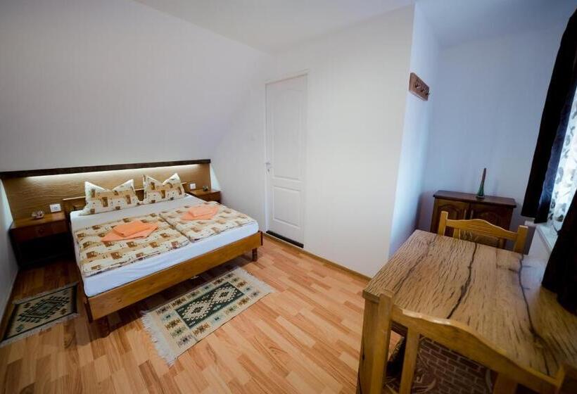 Номер Стандарт, Nagy Homoród étterem és Panzió