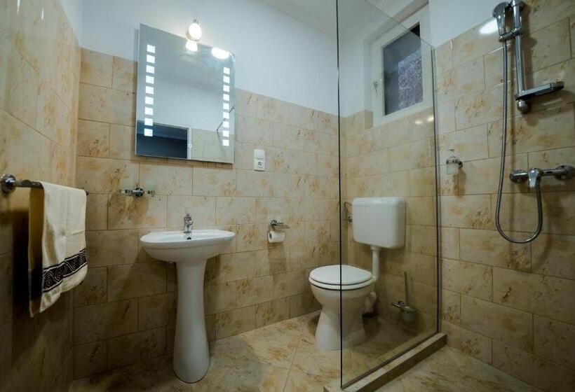 Номер Стандарт, Nagy Homoród étterem és Panzió