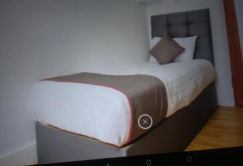 اتاق اکونومی یک تخته, Clifton Hotel & Bar Newcastle