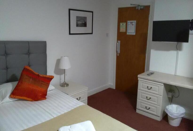 اتاق راحتی سه تخته, Clifton Hotel & Bar Newcastle